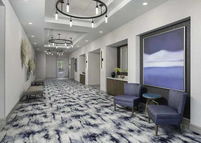 Hilton Garden Downtown 3*